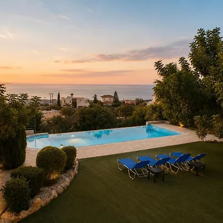 Alina Villa Peyia