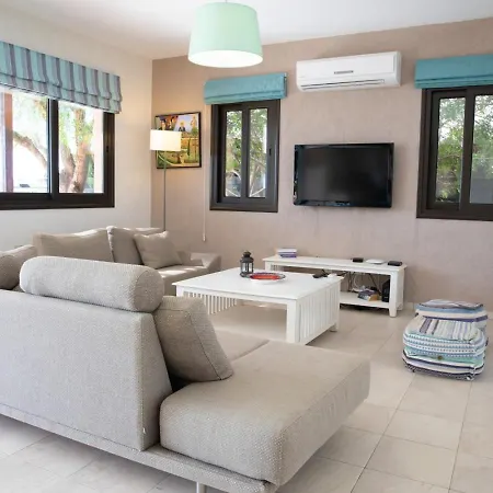 Alina Villa Peyia