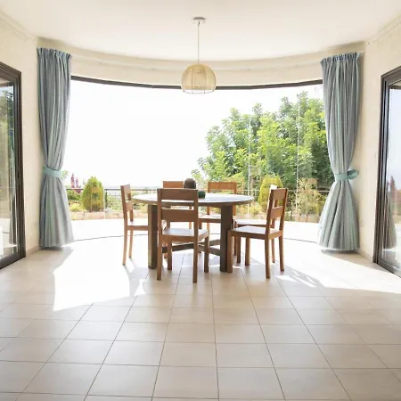 Alina Villa Peyia